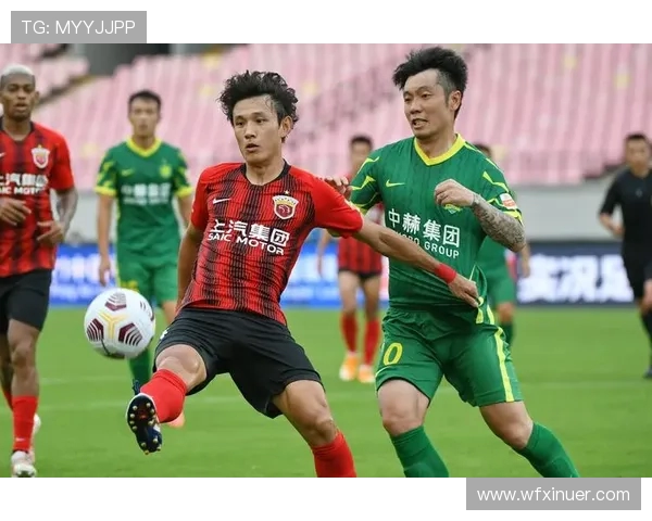 赛后分析：上海足球队与重庆足球队在比赛中的战术灵活性对比探讨